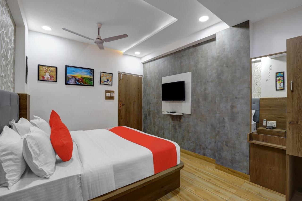 Hotel O R S Palace Ahmedabad Exterior photo