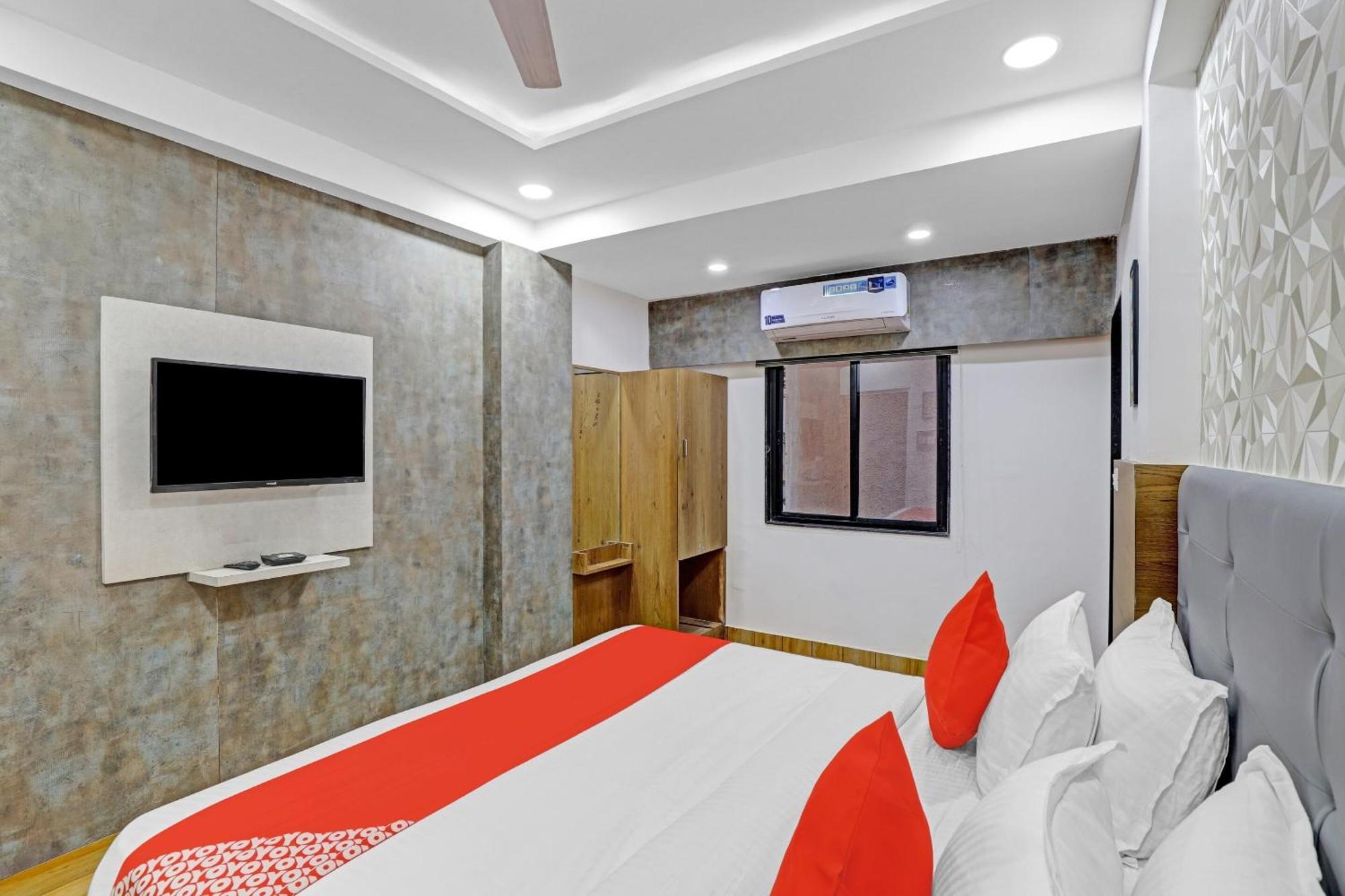 Hotel O R S Palace Ahmedabad Exterior photo