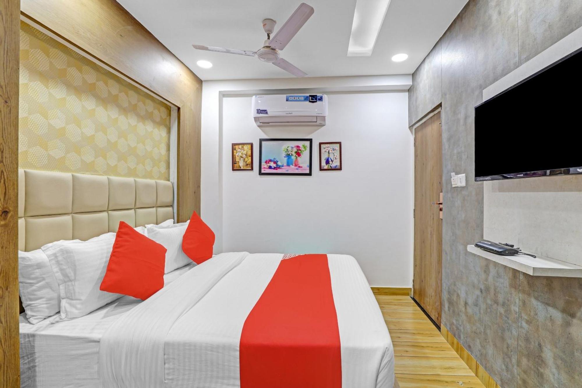 Hotel O R S Palace Ahmedabad Exterior photo