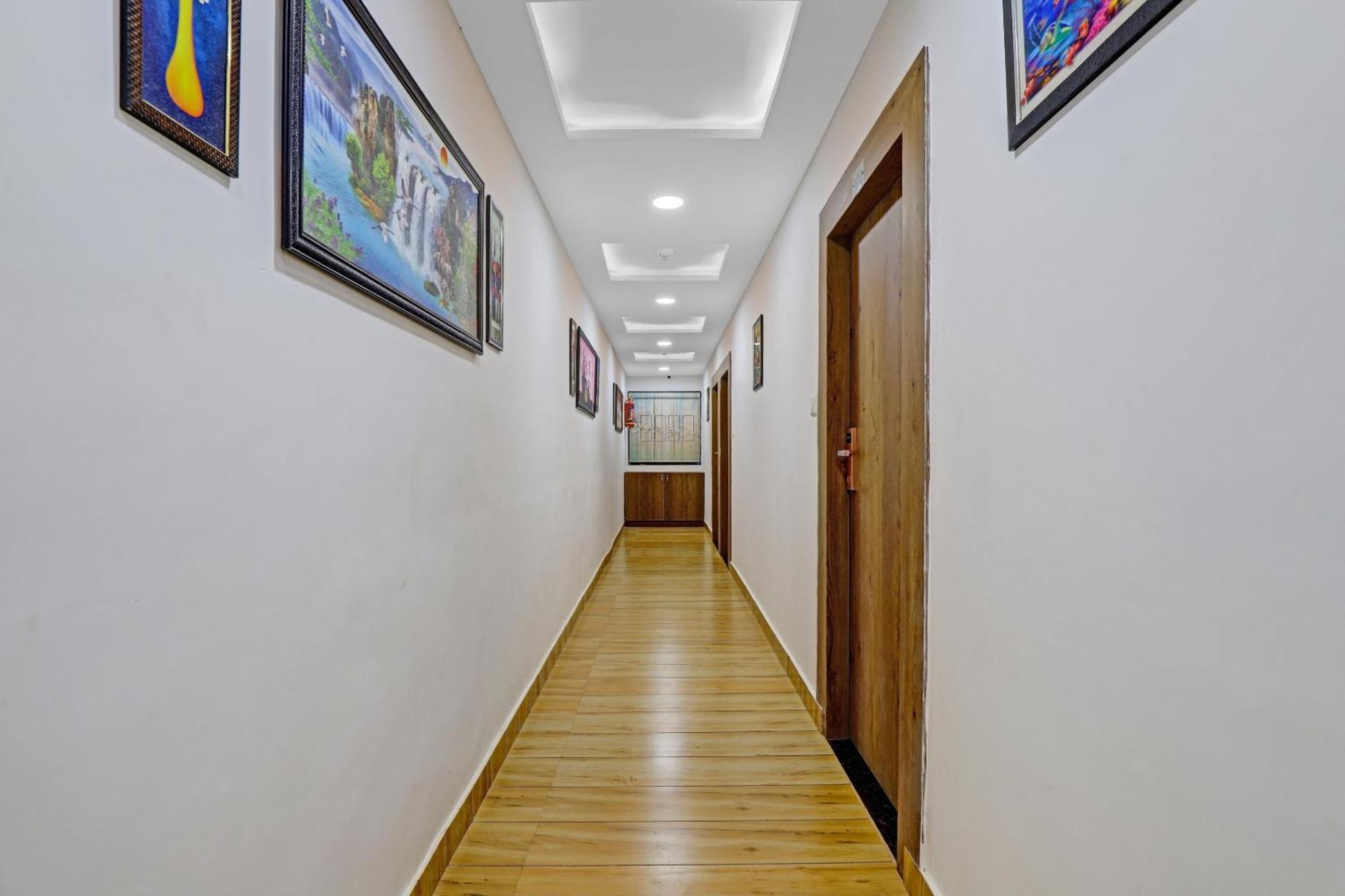 Hotel O R S Palace Ahmedabad Exterior photo