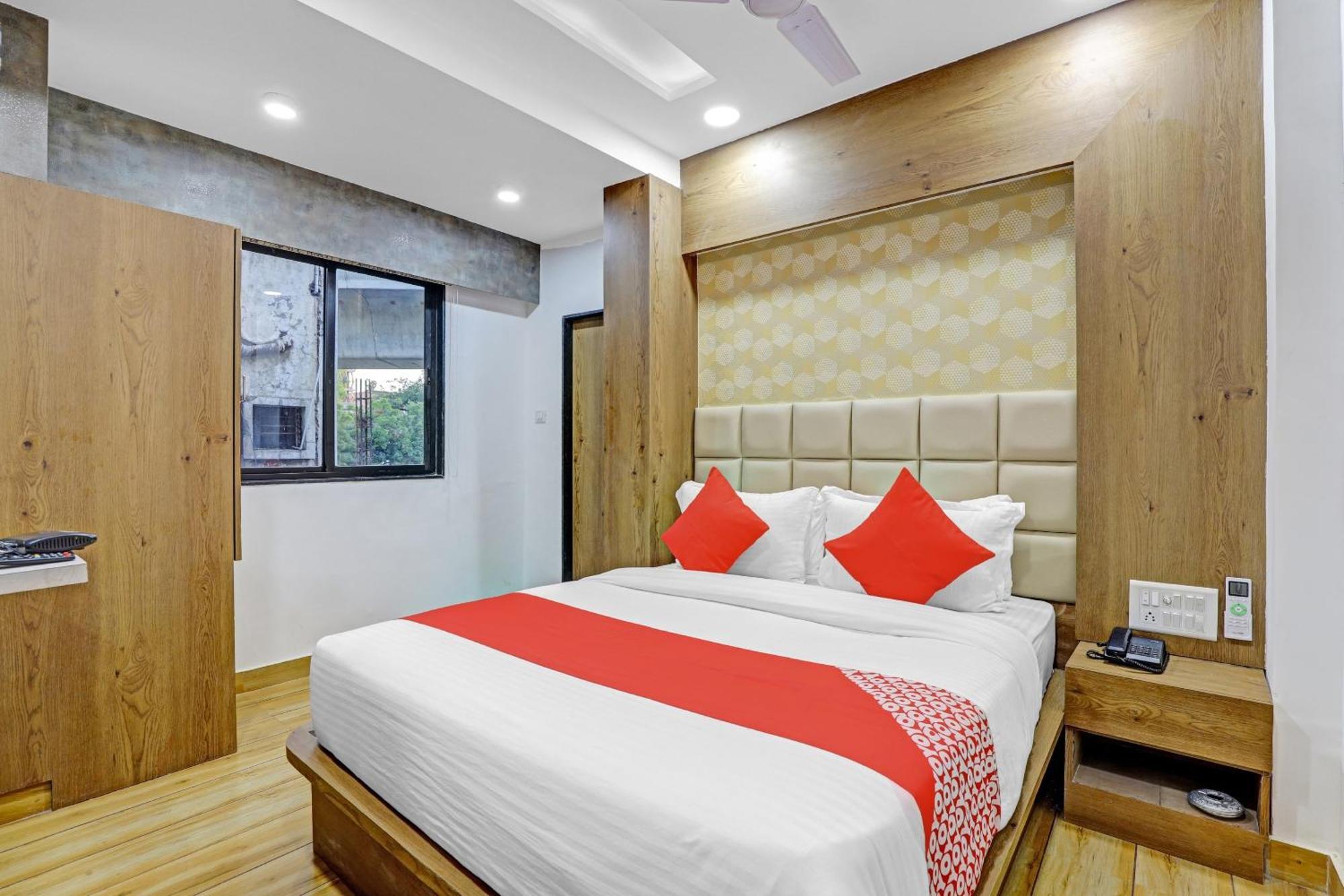 Hotel O R S Palace Ahmedabad Exterior photo